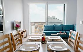 Urban Serenity City Skyline View Apartment 1